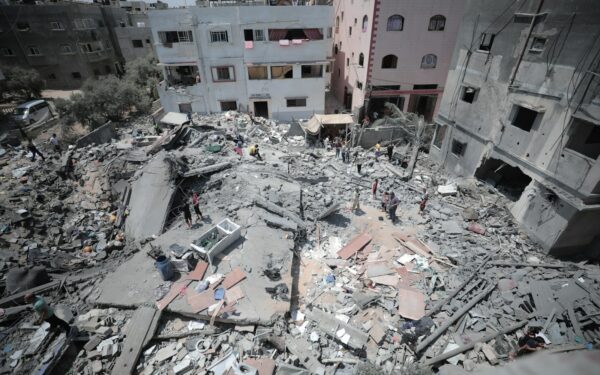 Atakos Gazos Ruože tęsiasi: palestiniečiai skelbia apie 17 žuvusių civilių