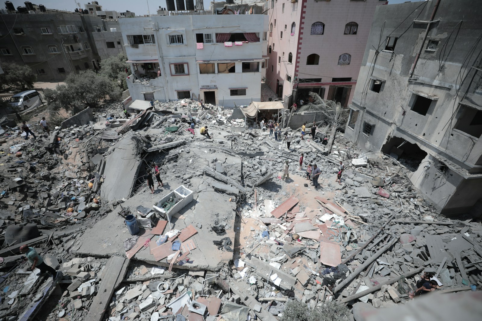 Atakos Gazos Ruože tęsiasi: palestiniečiai skelbia apie 17 žuvusių civilių