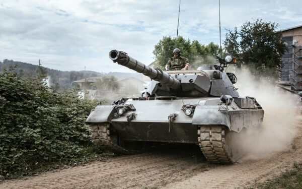 Prie rytinės NATO sienos – beprecedentis judėjimas: 1300 tankų keičia jėgų balansą