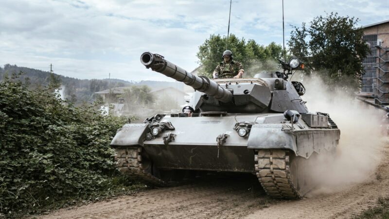 Prie rytinės NATO sienos – beprecedentis judėjimas: 1300 tankų keičia jėgų balansą