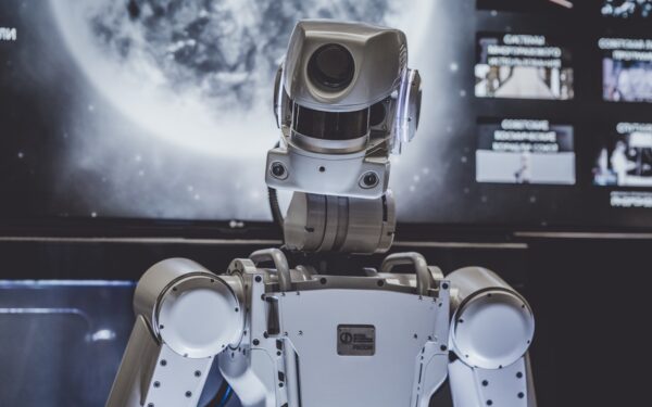 Ar robotų era prasideda jūsų namuose? „RoboParty“ nemokamai atiduoda ateities technologijas