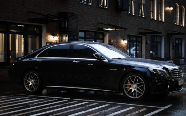 Naujas „Mercedes” S klasės automobilis pribloškė: sulaukė atnaujinimo su „ChatGPT“ ir „Gemini“