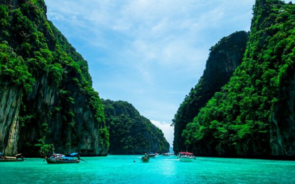 Turistų pamėgtos salos pavojuje: naftos gumulai išmesti į krantą, iškilo pavojus turizmui