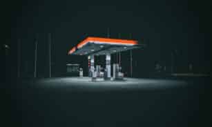 a gas station at night with no people around