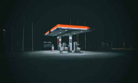 a gas station at night with no people around