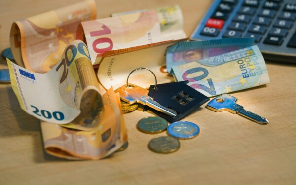 Verslininkės kaupia milijonus: beveik 75 proc. jau turi finansinę „oro pagalvę“