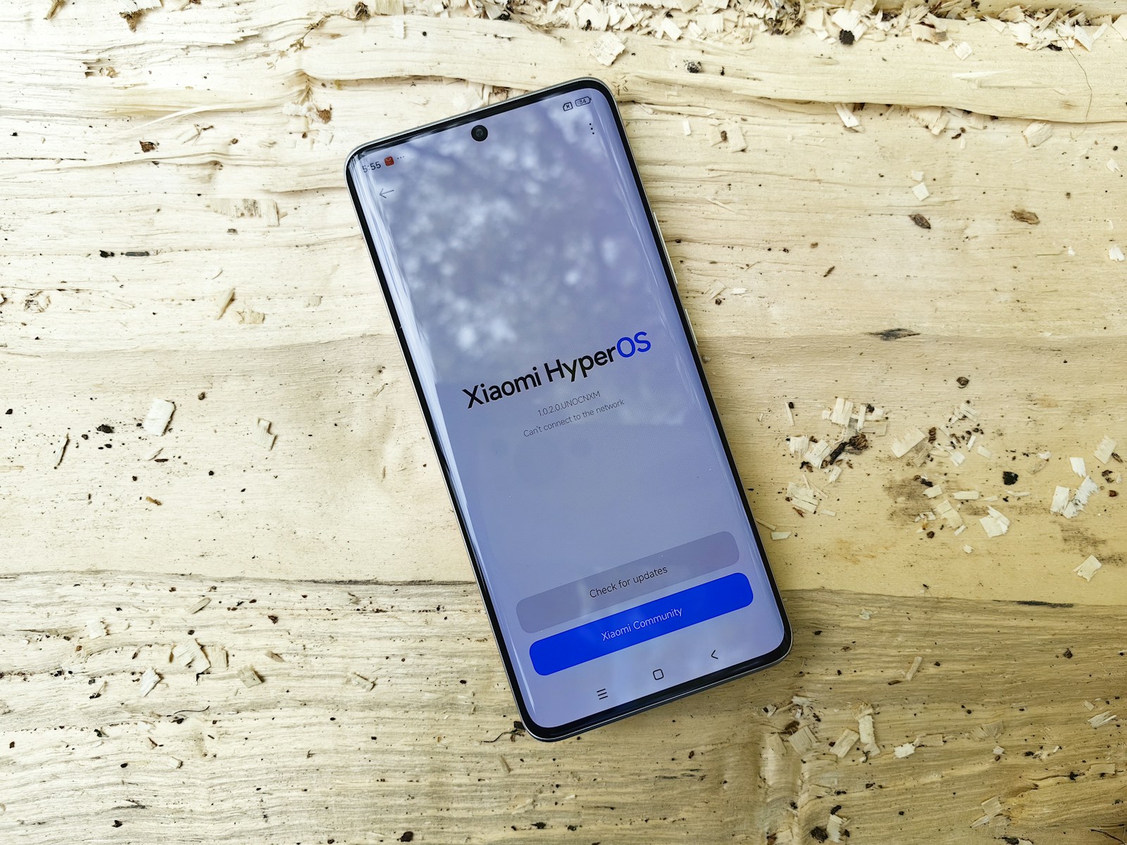 Daugiau jokių išsikrovusių telefonų: „Xiaomi“ pristatė pigų laidą, kuris dalijasi energija