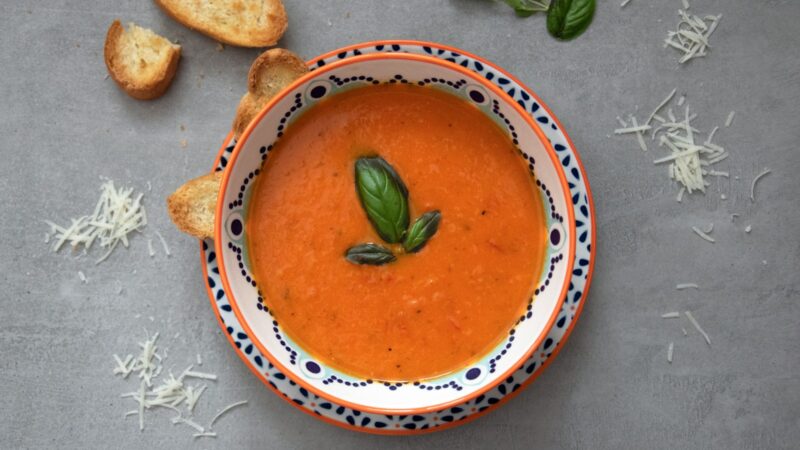 Močiutės triukas: kaip vienas ingredientas pakeičia pomidorų sriubos skonį