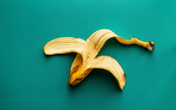 Neišmeskite banano žievės: sužinokite, kaip šios atliekos išvalys namus nuo tarakonų