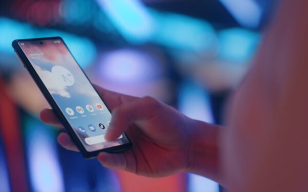 Nepraleiskite progos: „Google“ kompensuoja ryšio dingimą ir papildo sąskaitas