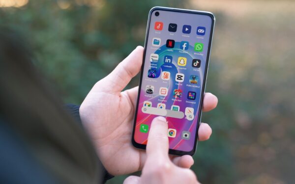 „Oppo” pristatys naują išmanųjį telefoną: neįtikėtinos kameros galimybės privers konkurentus sunerimti