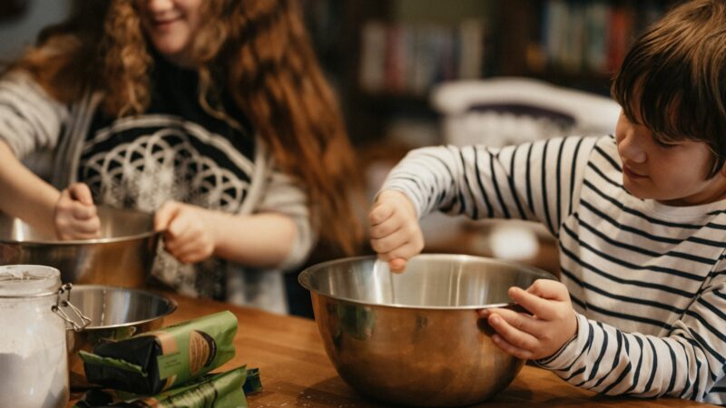 Šis įprotis virtuvėje gali kenkti labiau, nei manote: viskas dėl vieno produkto, kurį naudojate