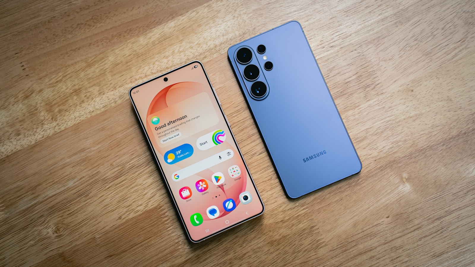 „Samsung Galaxy S26“ jau čia: ši naujovė paslėps jūsų ekraną nuo pašalinių