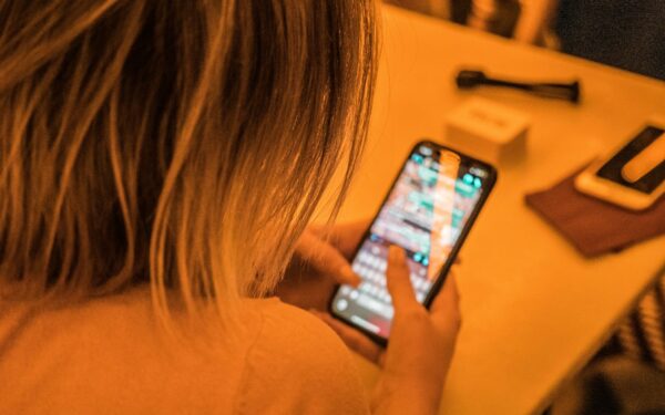 „Google“ taiso erzinančią „Gboard“ klaidą: balso diktavimas pagaliau veiks taip, kaip turėjo visada