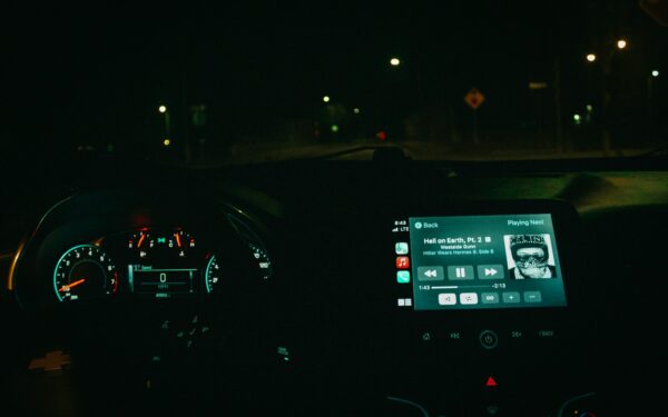 Erzina savaime įsijungianti muzika automobilyje? „Google“ ruošia paprastą išeitį