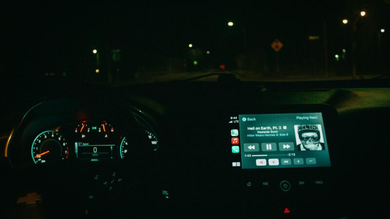 Erzina savaime įsijungianti muzika automobilyje? „Google“ ruošia paprastą išeitį