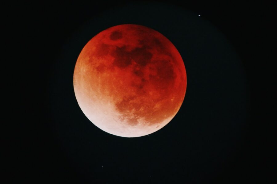 red moobn