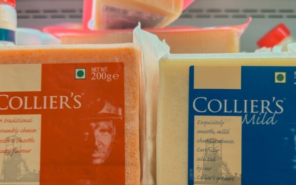 Dauguma sūrį laiko klaidingai: kodėl jį būtina išvynioti iškart grįžus iš parduotuvės?