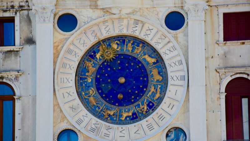 Laukia lemtingi posūkiai: astrologai atskleidė, kurios kovo dienos bus palankiausios pagal Zodiako ženklą