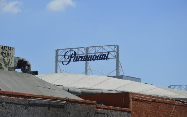 „Paramount“ meta iššūkį „Netflix“ dėl „Warner Bros“: prasideda milijardų vertės kova dėl Holivudo ateities