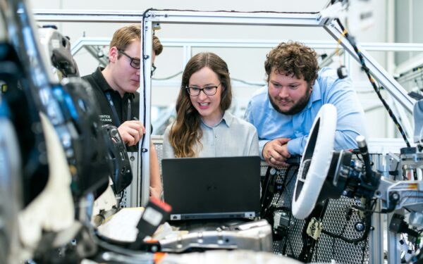 Iš „SpaceX“ į DI revoliuciją: Elono Musko mokiniai kuria technologiją, kuri pakeis duomenų centrus