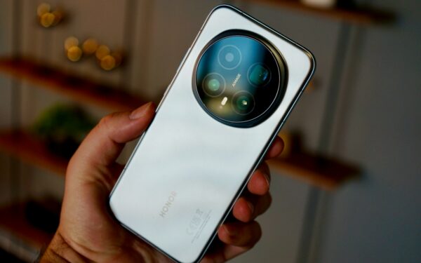 Pamirškite strigimus: kuo nustebins naujasis „Honor Magic V6” telefonas?