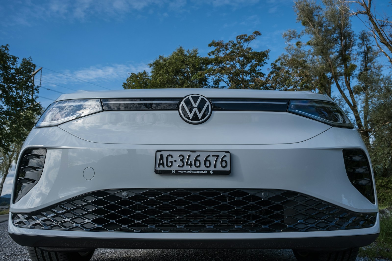 Gaisro rizika tūkstančiams „Volkswagen“ elektromobilių: kokių saugumo priemonių liepė imtis gamintojas?