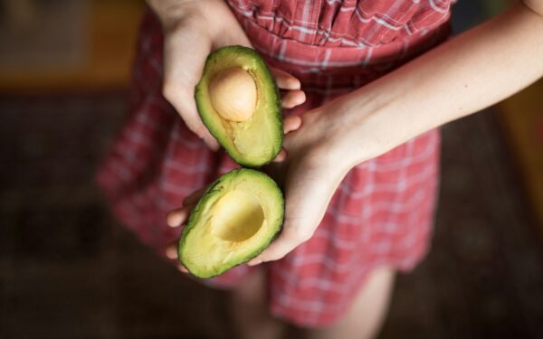 Sutaupykite kalorijų ir pinigų: sužinokite, kokį populiarų produktą virtuvėje pakeis avokadas