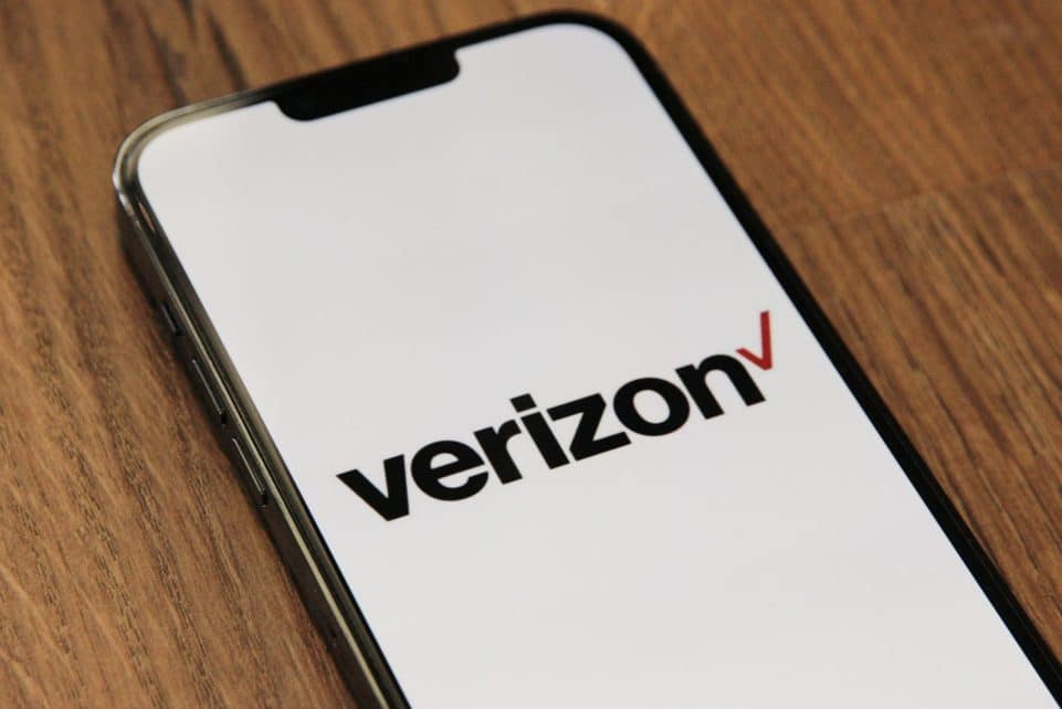 the verizon logo is displayed on an iphone