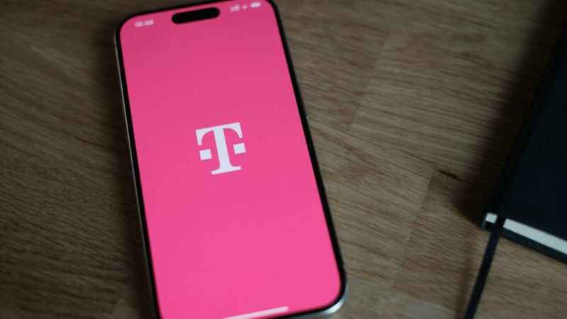 Persigalvoti kainuos brangiau: „T-Mobile“ didina mokesčius pirkėjams, grąžinantiems telefonus