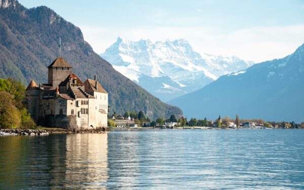 Ar tai gražiausia Europos pilis? Ši Ženevos ežero tvirtovė užbūrė garsius rašytojus