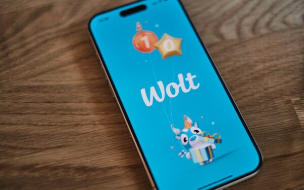 Žiniasklaida: Kalbos inspekcija šiemet sulaukė 10 skundų dėl „Bolt“ vairuotojų ir „Wolt“ kurjerių