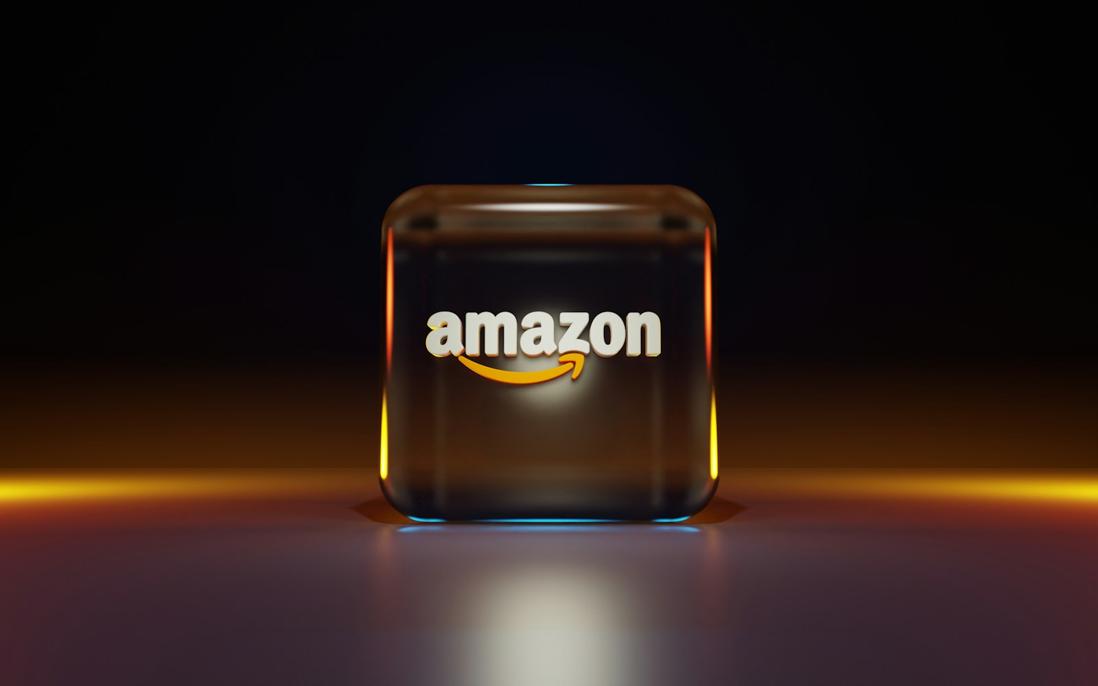 „Amazon“ akcijos smunka: rekordinės išlaidos dirbtiniam intelektui gąsdina rinką