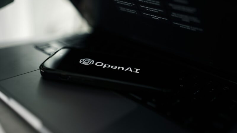 „OpenAI“ stebės pokalbius: sužinokite, kada „ChatGPT“ apie jus praneš policijai