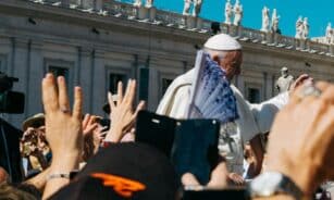 Pope surrounded with people during daytime