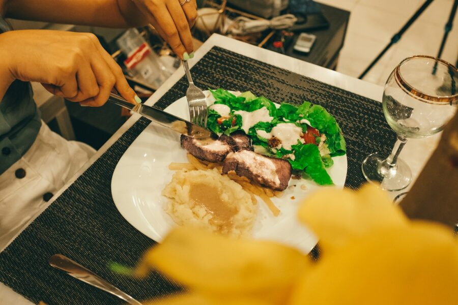 person slicing the dish photography