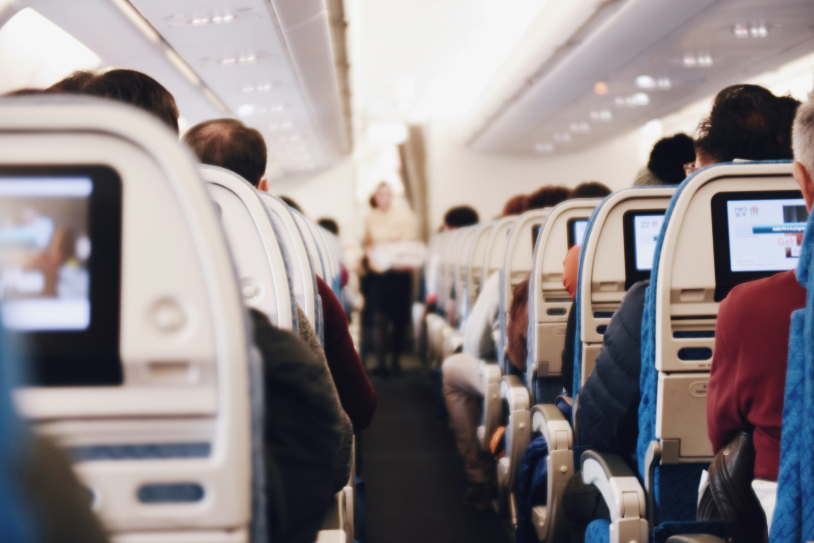 Aviacijos ekspertai atskleidžia, ko keleiviai nežino: viena taisyklė lėktuve gali išgelbėti gyvybę per 15 sekundžių