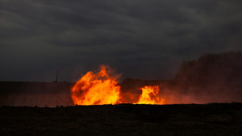 Smūgiai energetikai tęsiasi: Irano ataka sukėlė gaisrą naftos komplekse Bahreine