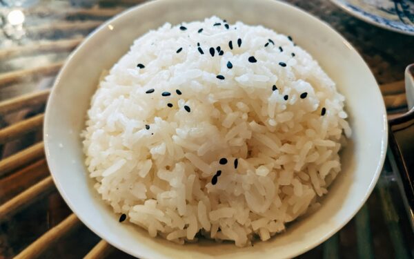 Vakar dienos ryžiai tapo kieti ir neskanūs? Štai koks paprastas triukas juos vėl atgaivins
