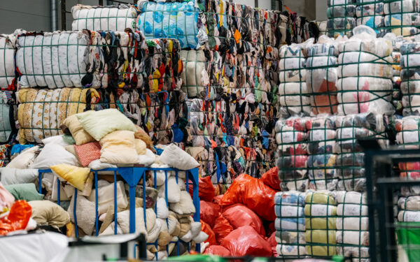 Vilnius skęsta drabužiuose: kas nutinka tūkstančiams tonų tekstilės kasmet?