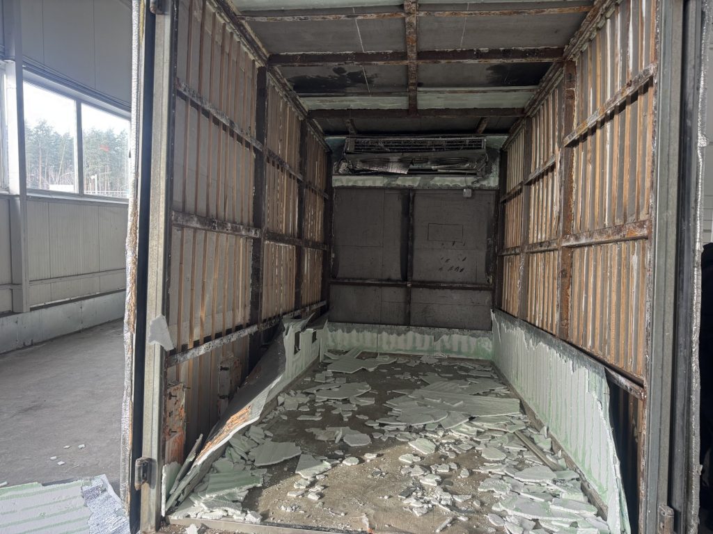 Sulaikytas automobilis su priekaba, kurioje kontrabandinės cigaretės. Šalčininkai. ELTA nuotr.