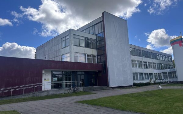 Vėžaičių centro laukia pokyčiai: biblioteka įsikurs naujose patalpose, tvarkoma aikštė
