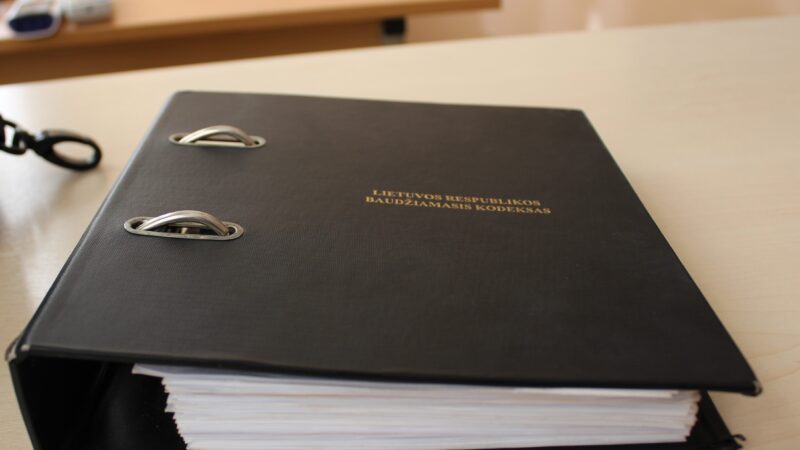 Perėjoje moterį partrenkęs vairuotojas atleistas nuo baudžiamosios atsakomybės