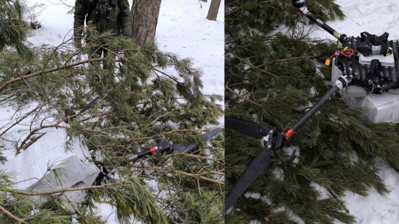 Įspūdinga operacija Šalčininkų rajone: bepilotis su rūkalais užstrigo miške, prireikė specialios technikos