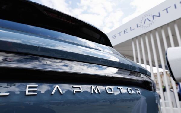 Revoliucinis lūžis Europos keliuose: „Peugeot“ ir „Fiat“ taps pigesni dėl kiniškų technologijų