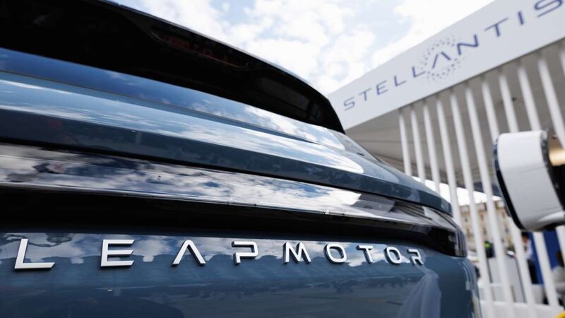 Revoliucinis lūžis Europos keliuose: „Peugeot“ ir „Fiat“ taps pigesni dėl kiniškų technologijų