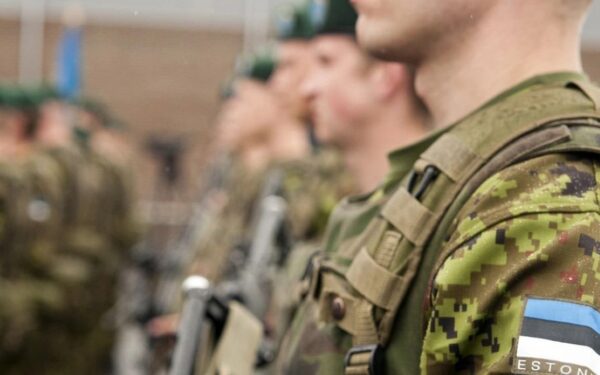 Keičiasi šauktinių tvarka Estijoje: už neišlaikytą kalbos egzaminą gali tekti atsisveikinti su vairuotojo teisėmis