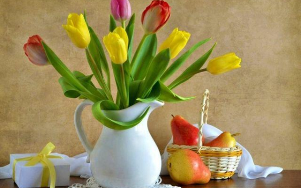 Kaip išlaikyti tulpes šviežias ilgiau? Floristė pasiūlė visiškai netikėtą sprendimą, išbandykite