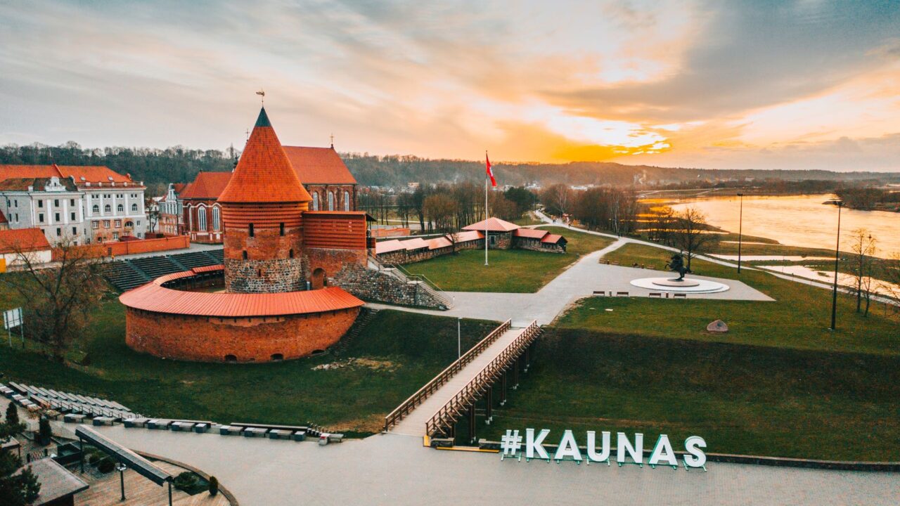 Milijonai liejasi į Kauną: miestas stato tiltus ir baseinus, o gyventojams siunčia aiškią žinutę