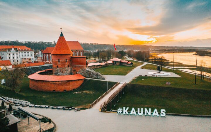 Milijonai liejasi į Kauną: miestas stato tiltus ir baseinus, o gyventojams siunčia aiškią žinutę